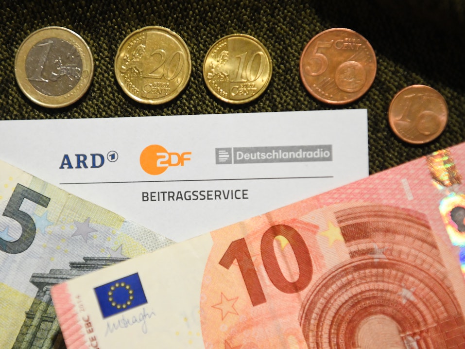 Der Rundfunkbeitrag steigt um 86 Cent. Das entschied das Verfassungsgericht am Donnerstag (5. August)