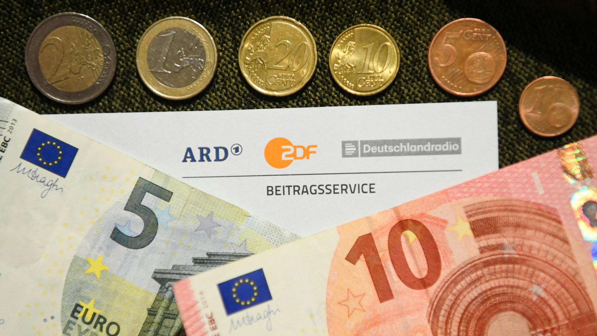 Der Rundfunkbeitrag steigt um 86 Cent. Das entschied das Verfassungsgericht am Donnerstag (5. August)