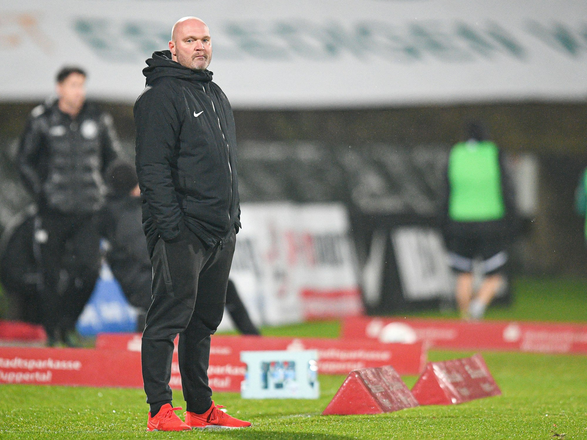 Alexander Voigt steht beim Wuppertaler SV an der Seitenlinie.
