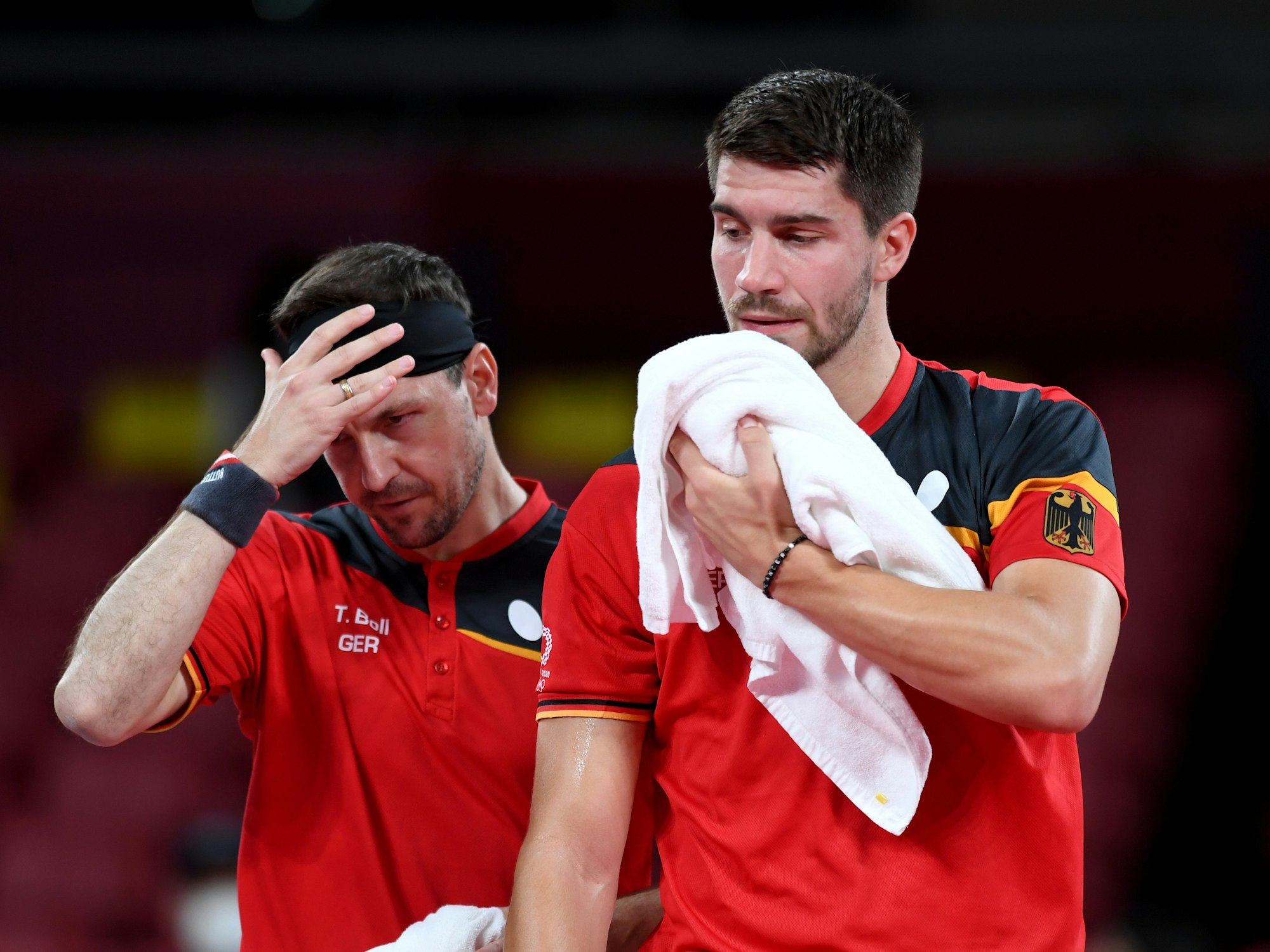Timo Boll und Patrick Franziska sind nach der Niederlage im Olympia-Finale gegen China enttäuscht.