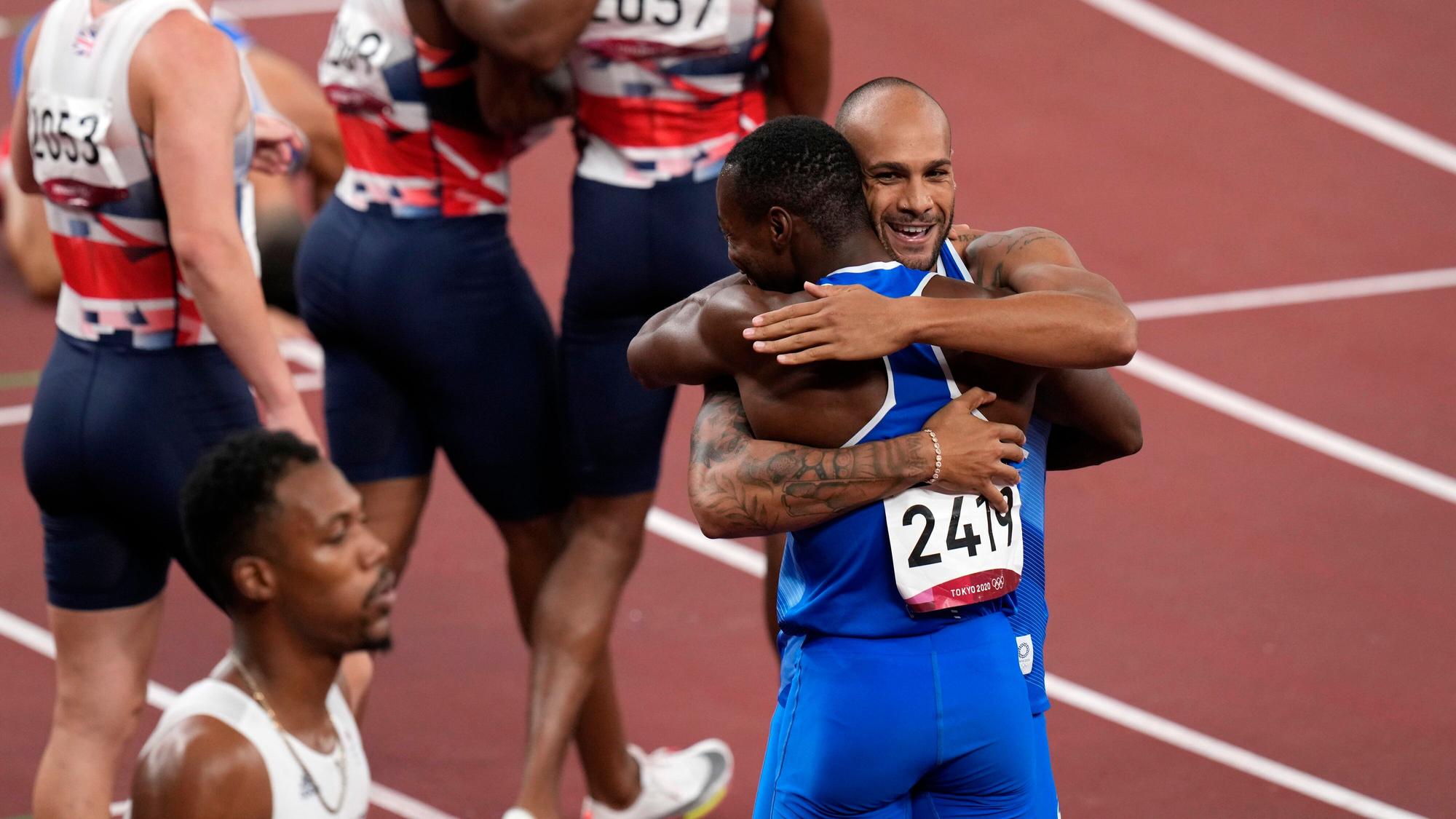 Die italienische Staffel bejubelt ihren Olympiasieg über 4 x 100 Meter am 6. August in Tokio.
