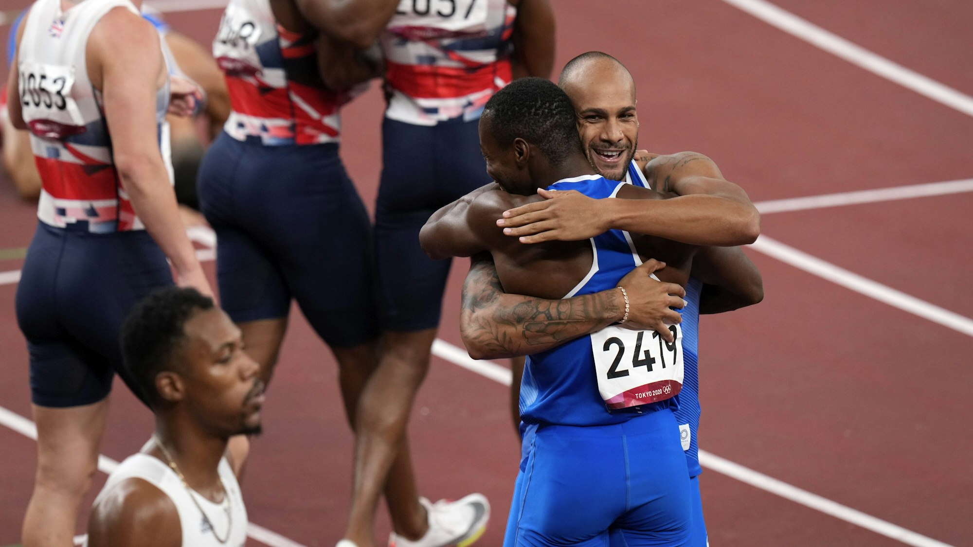 Die italienische Staffel bejubelt ihren Olympiasieg über 4 x 100 Meter am 6. August in Tokio.