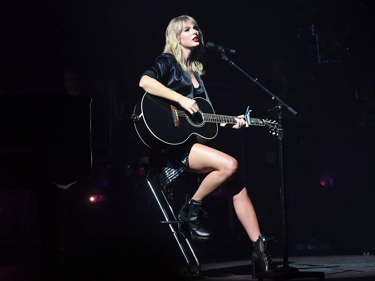 Taylor Swift auf der Bühne bei einem Konzert in Paris im Jahr 2019.