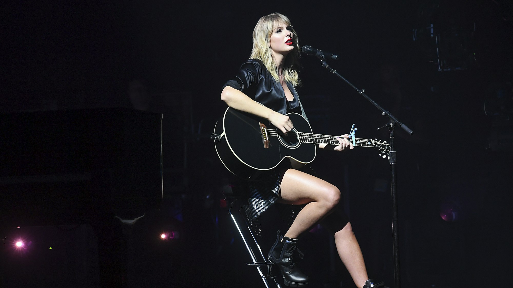 Taylor Swift, hier am 9. September 2019 auf einem Konzert in Paris, lässt ihre Fans über ein neues Album spekulieren. Vor kurzem verwirrte sie ihre Follower mit einem Rätsel über Twitter.