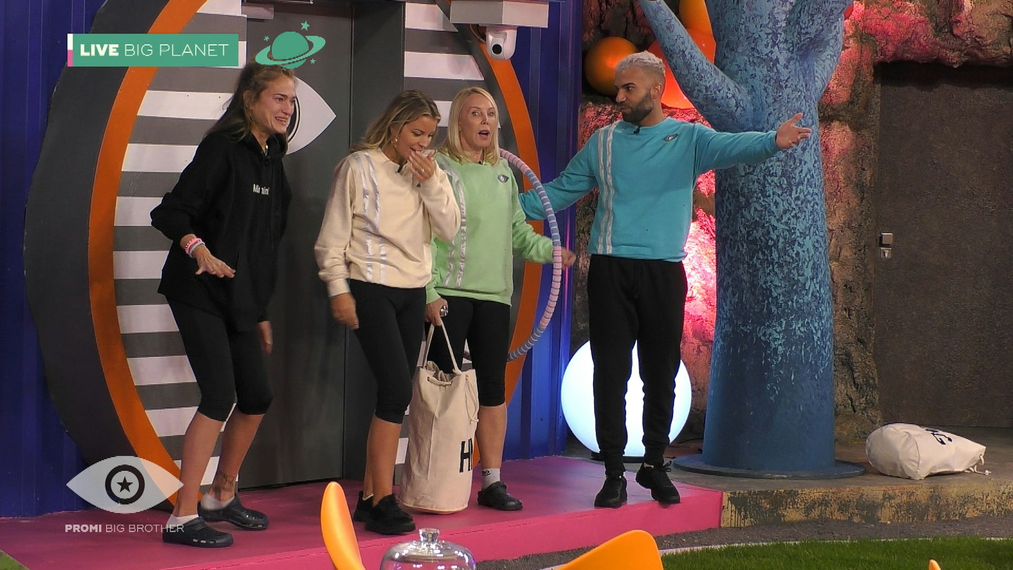 Mimi, Ina, Heike und Rafi dürfen bei „Promi Big Brother“ auf dem „Big Planet“ landen.