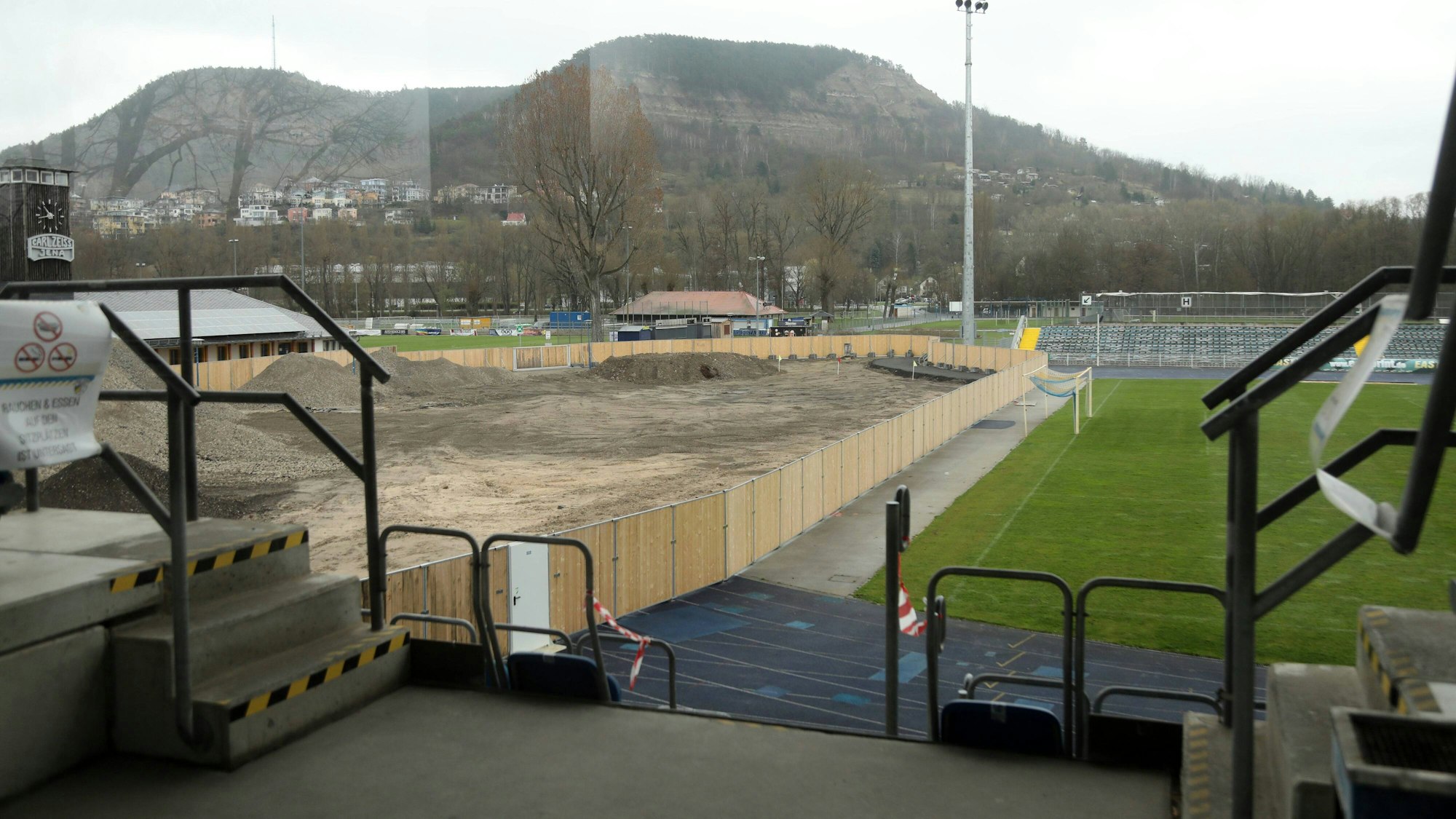 Das Ernst-Abbe-Sportfeld in Jena wird umgebaut.
