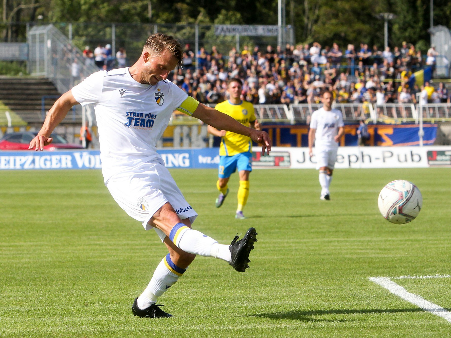 Maximilian Oesterhelweg spielt mit Carl Zeiss Jena gegen Lok Leipzig.