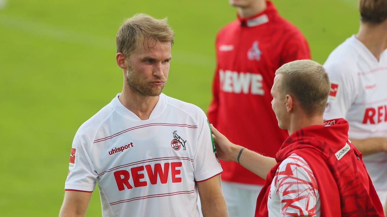 Sebastian Andersson spricht beim 1. FC Köln mit Ondrej Duda.
