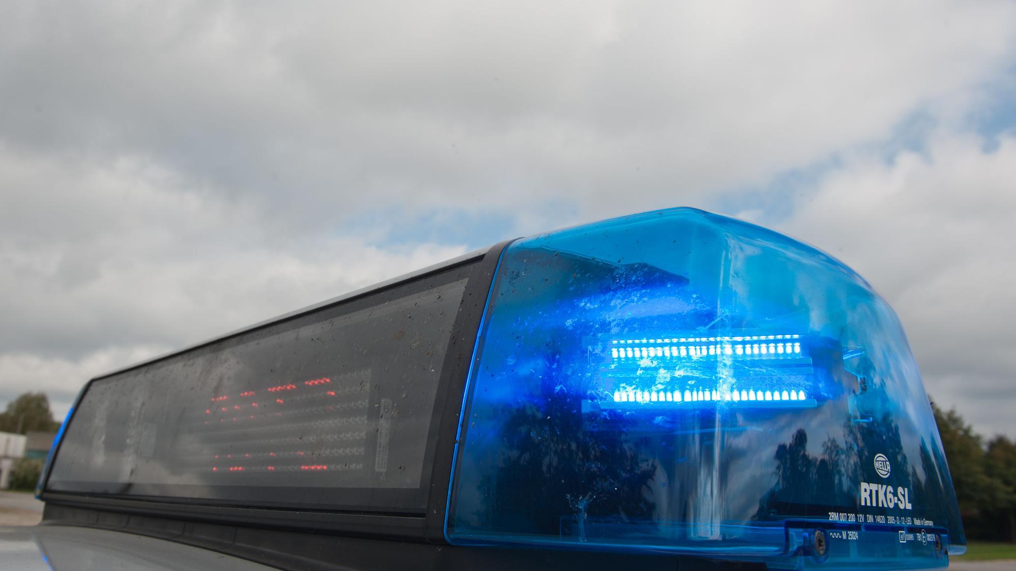 Im Rhein-Erft-Kreis ist ein Vermisster wieder da. Unser Symbolbild zeigt ein Polizeiblaulicht (2011 in Straubing).