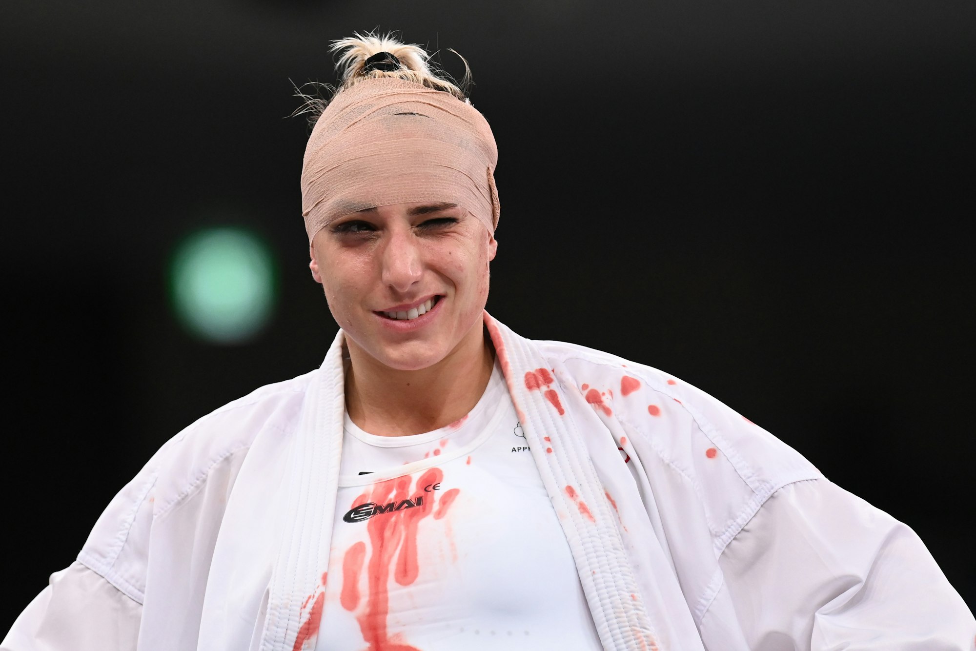 Silvia Semeraro aus Italien ist verletzt und kämpfte mit einem Kopfverband weiter.