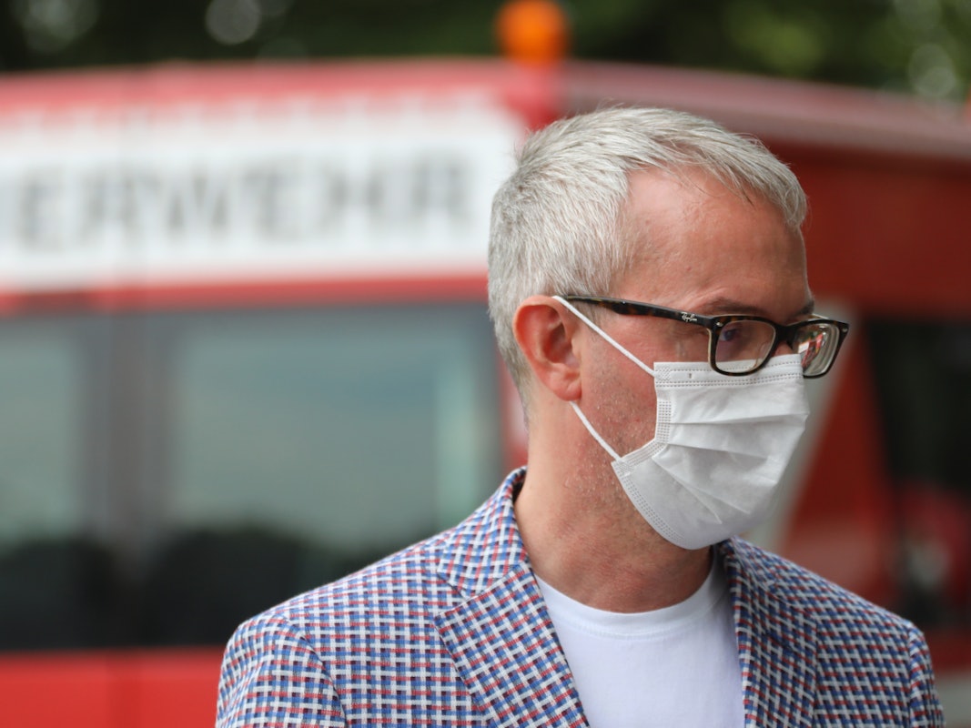 Alexander Wehrle (1. FC Köln)
mit Maske bei der Impfaktion.