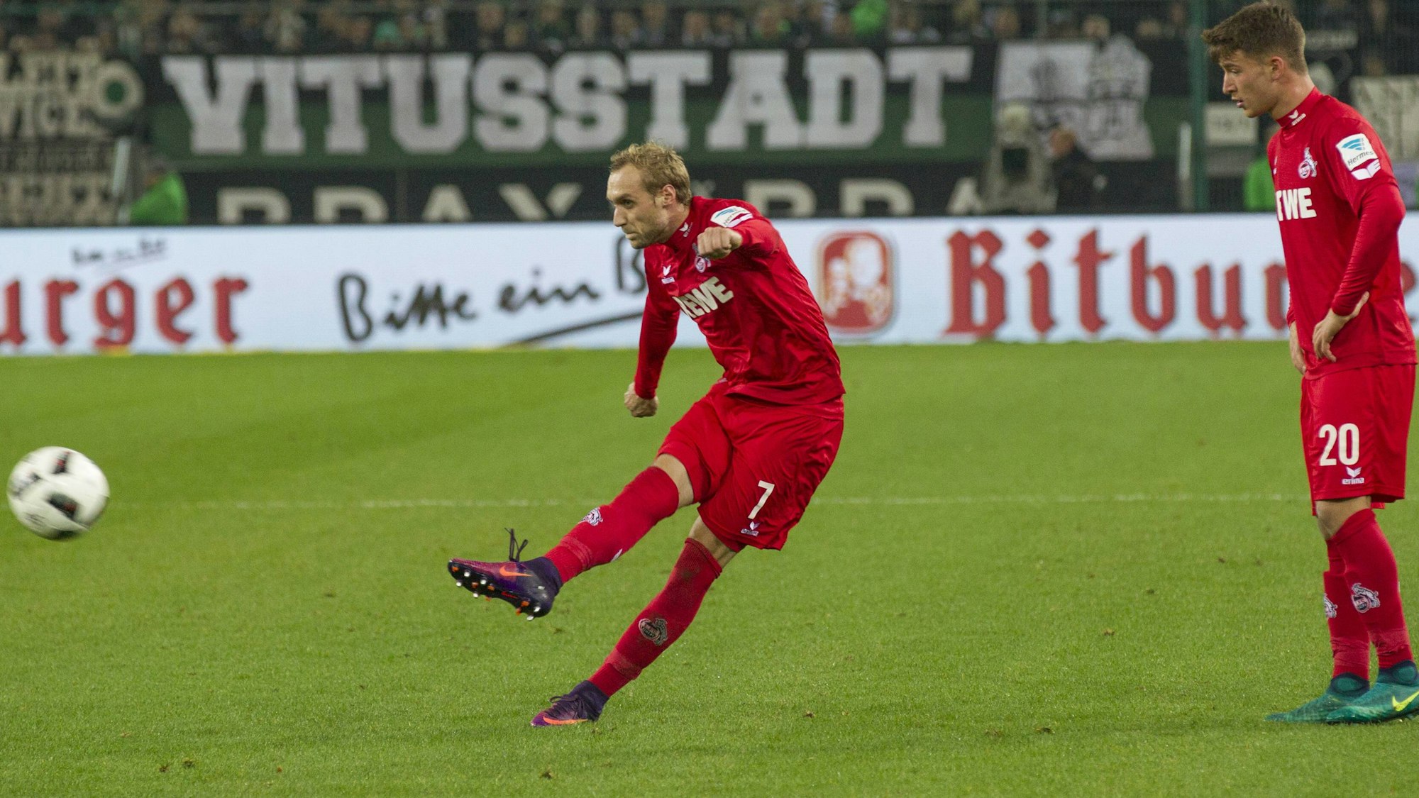 Marcel Risse trifft für den 1. FC Köln gegen Borussia Mönchengladbach.