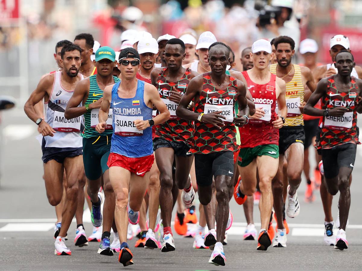 Die Spitzengruppe beim Marathon der Olympischen Spiele von Tokio