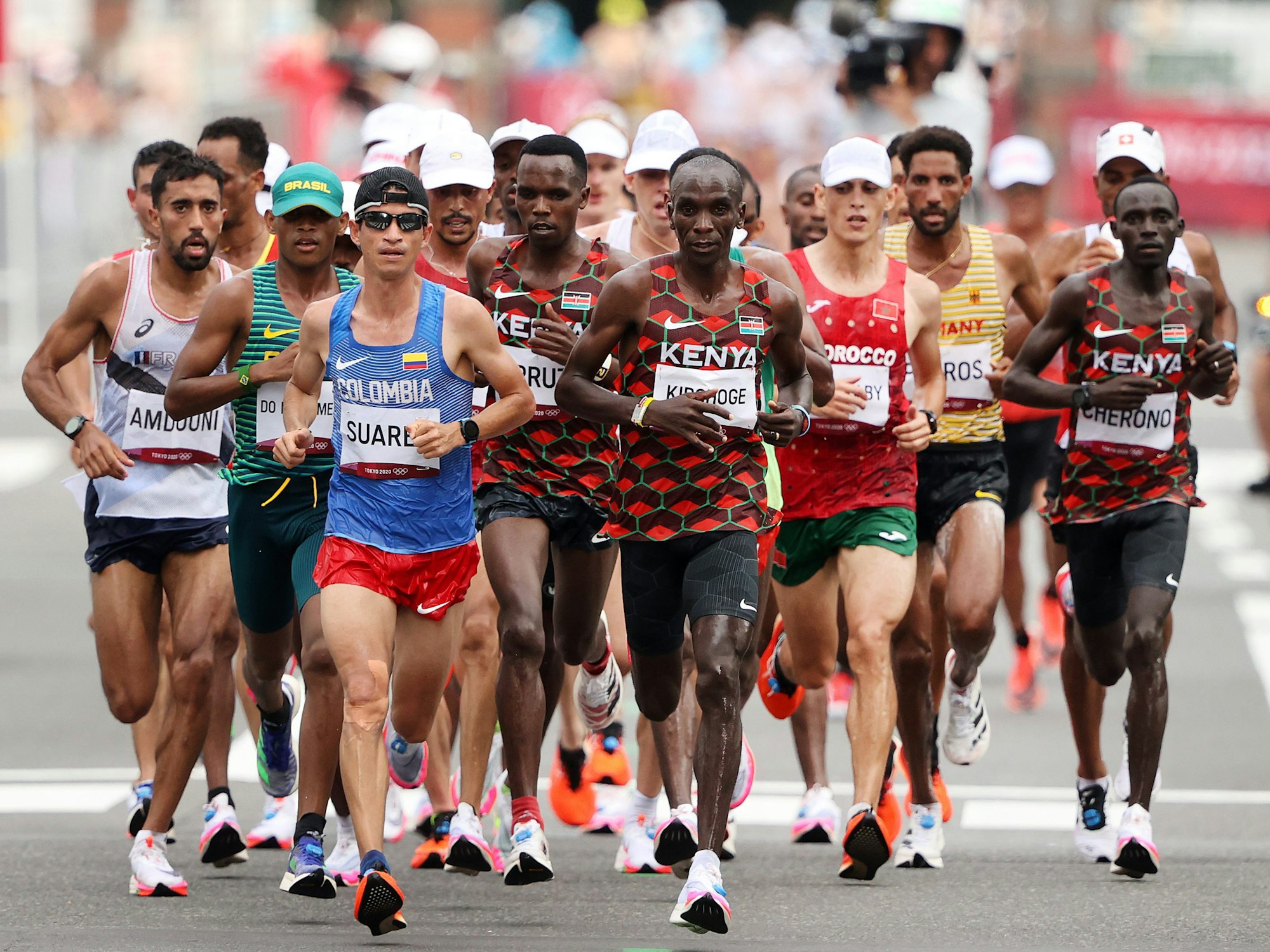 Die Spitzengruppe beim Marathon der Olympischen Spiele von Tokio