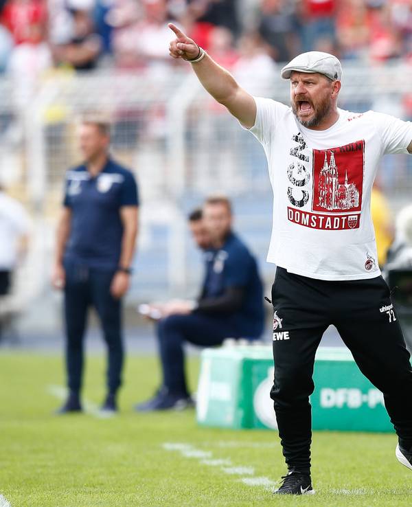 Steffen Baumgart beim Pokal-Spiel des 1. FC Köln in Jena.