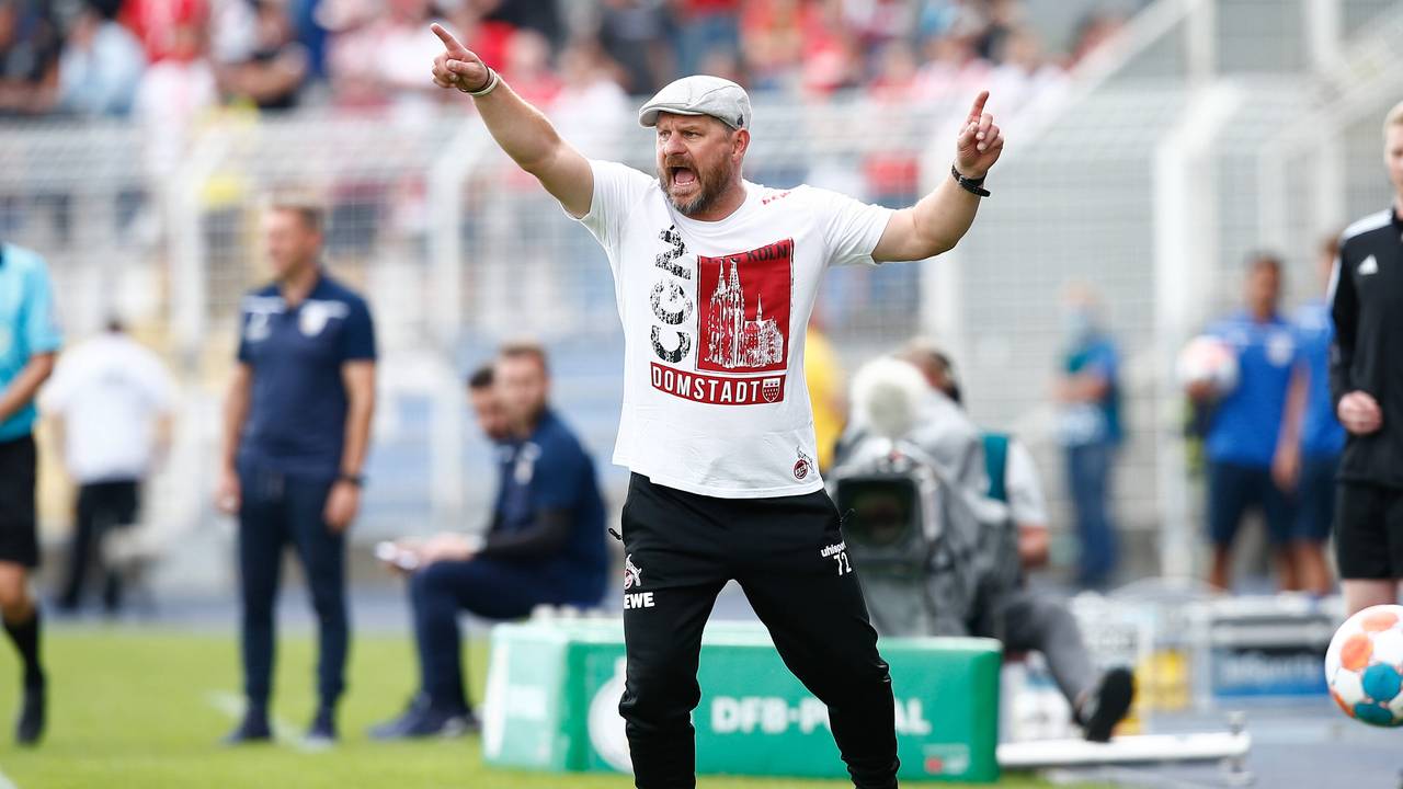 Steffen Baumgart beim Pokal-Spiel des 1. FC Köln in Jena.
