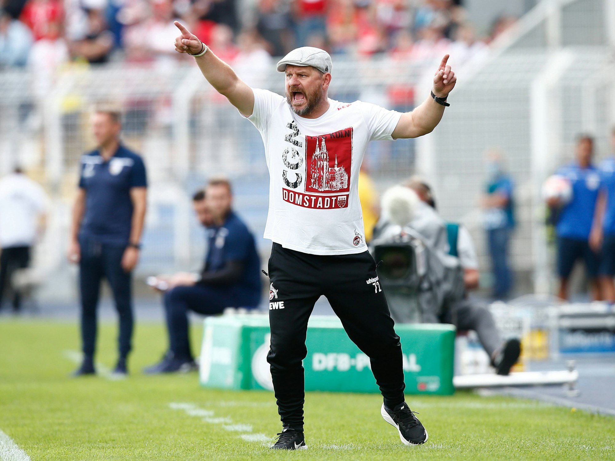 Steffen Baumgart beim Pokal-Spiel des 1. FC Köln in Jena.
