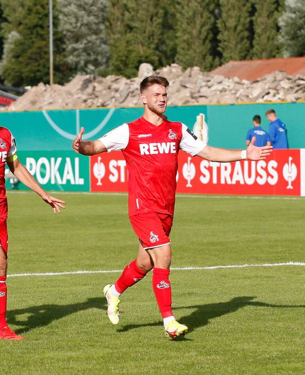 Der 1. FC Köln jubelt über den Pokal-Sieg beim FC Carl Zeiss Jena.