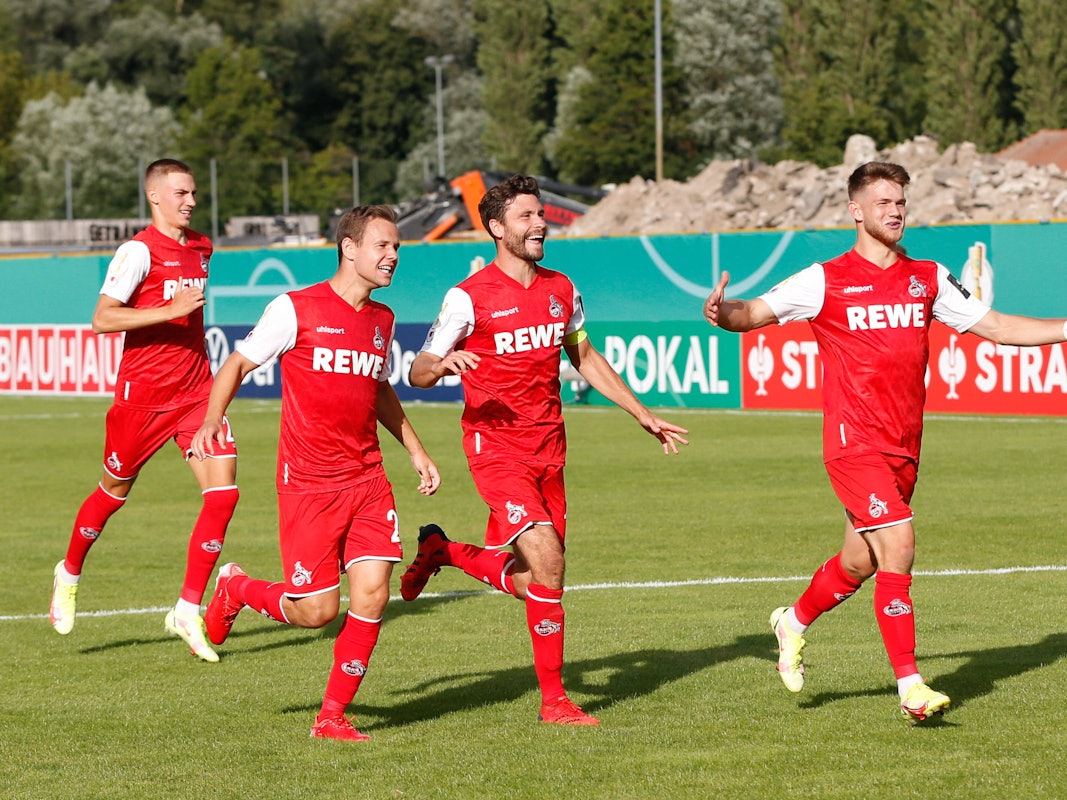 Der 1. FC Köln jubelt über den Pokal-Sieg beim FC Carl Zeiss Jena.