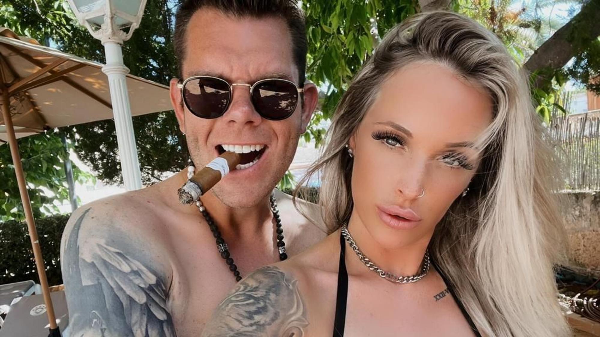 Dennis Schick mit Begleitung Jenny Anfang August 2021 auf Mallorca. Das Foto wurde EXPRESS von Dennis Schick honrarfrei zur Berichterstattung zur Verfügung gestellt.