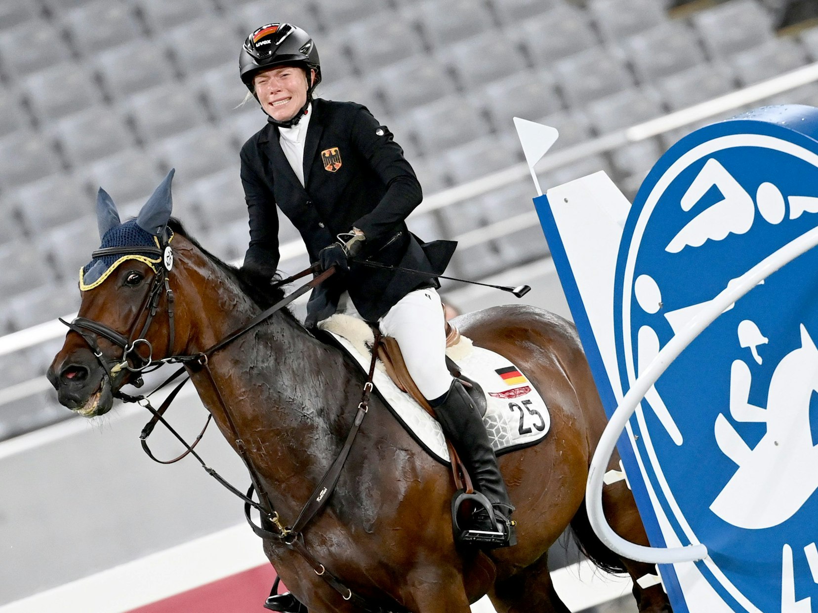 Das Pferd Saint Boy mit Reiterin Annika Schleu aus Deutschland.
Annika Schleu kamen beim Springreiten im Modernen Fünfkampf die Tränen.