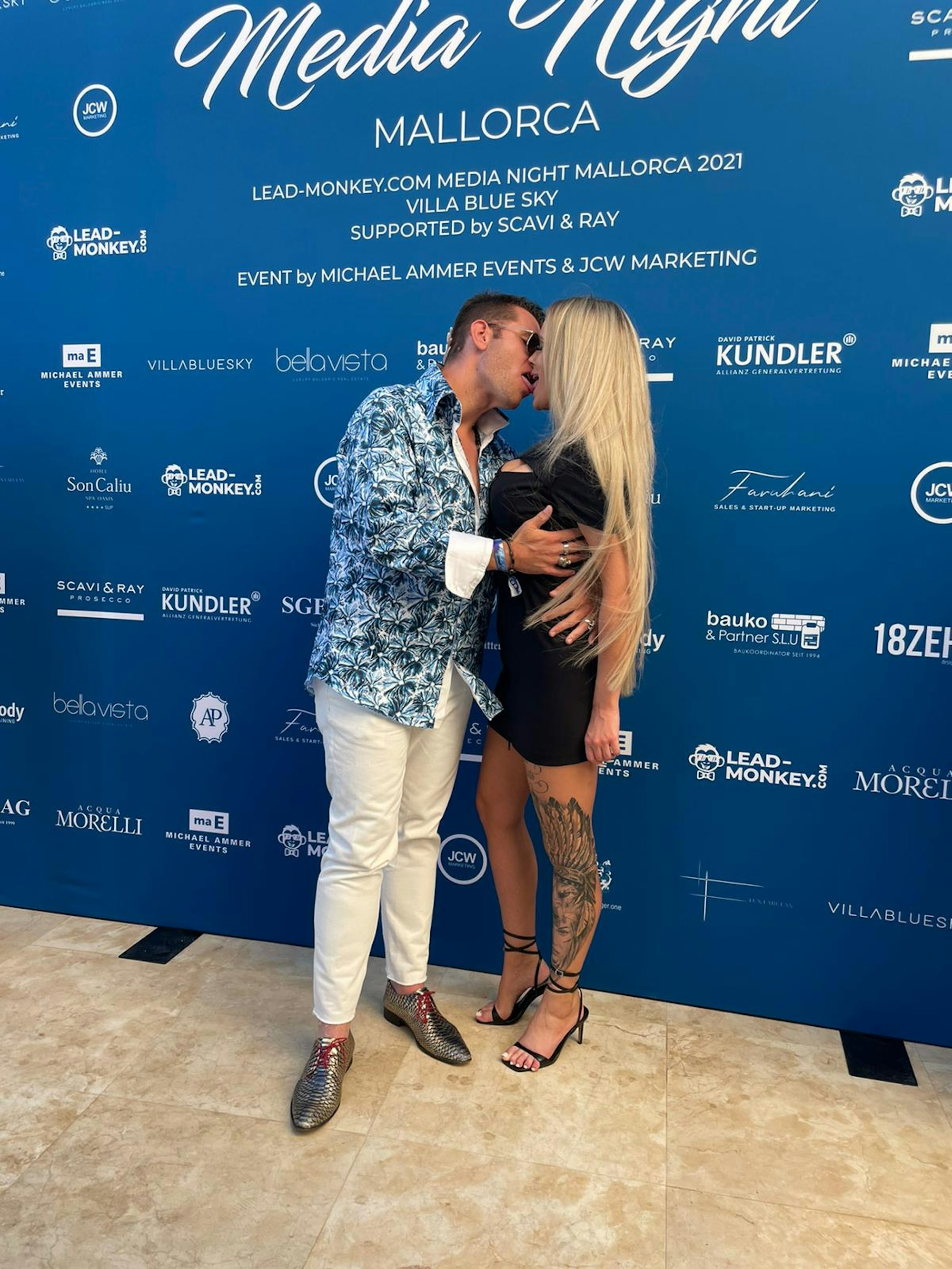 Dennis Schick mit Begleitung Jenny Anfang August 2021 auf Mallorca.