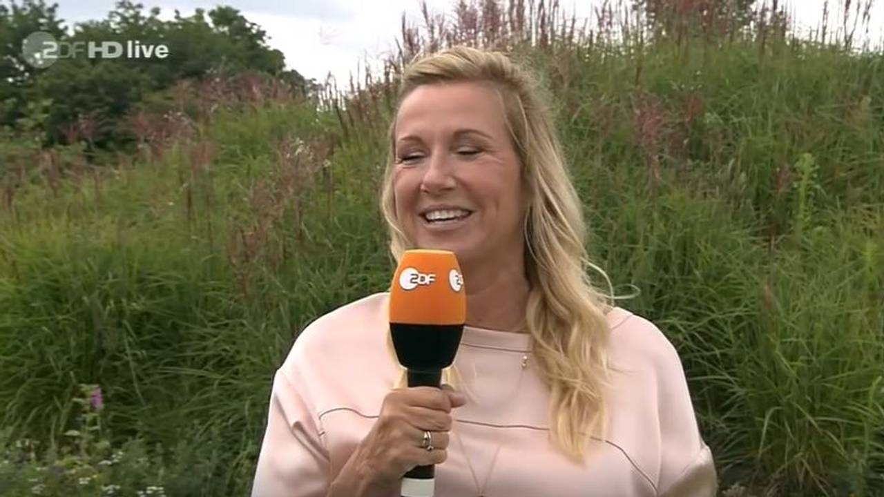 Andrea Kiewel im ZDF Fernsehgarten am 8.8.2021, Screenshot zur Berichterstattung erstellt