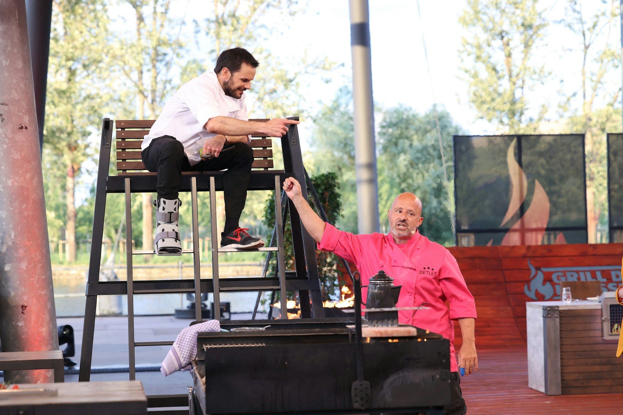 Grill den Henssler-Sommerspecial vom 8.8.2021. Steffen Henssler hat eine Fußverletzung, Detlef Steves springt für ihn ein