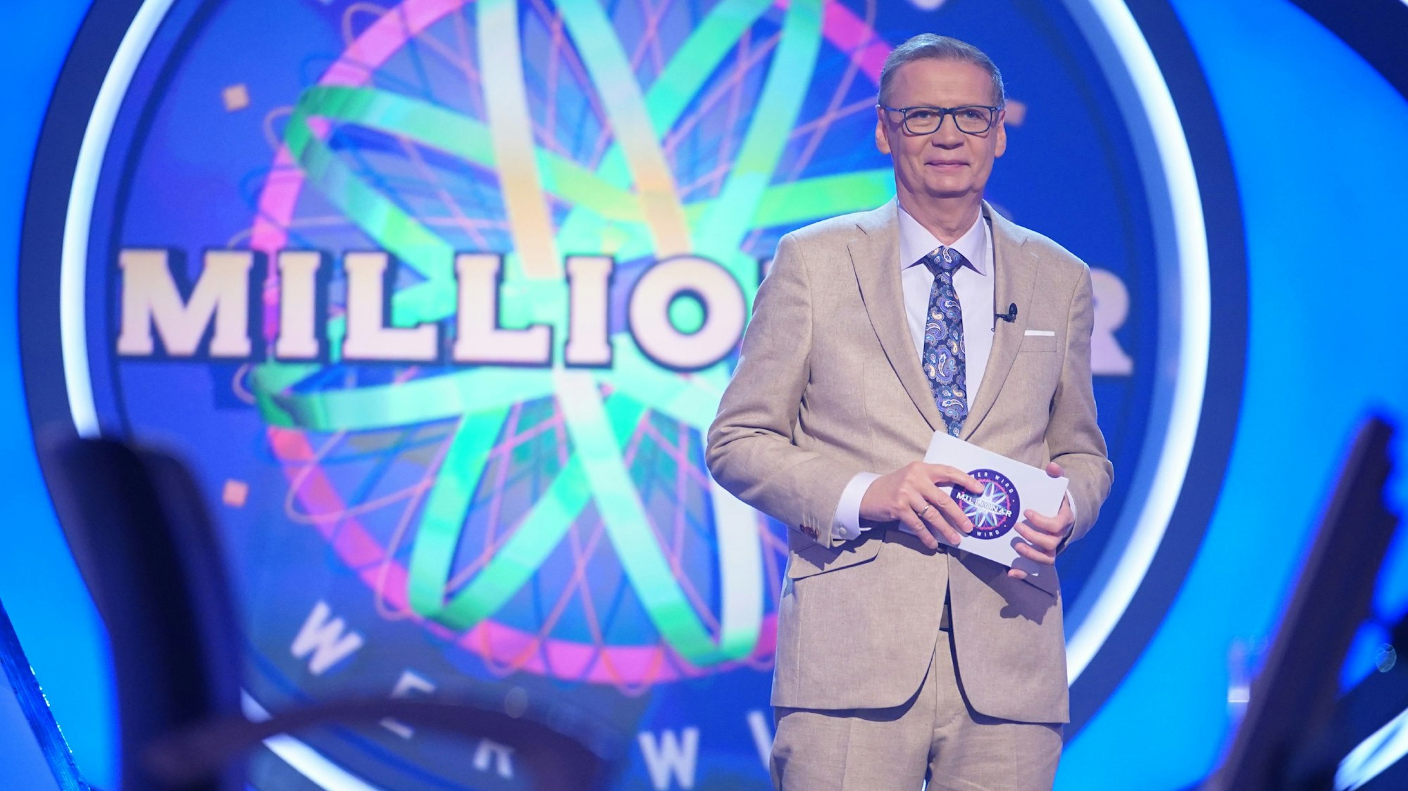 „Wer wird Millionär“-Moderator Günther Jauch steht im Studio der RTL-Show.