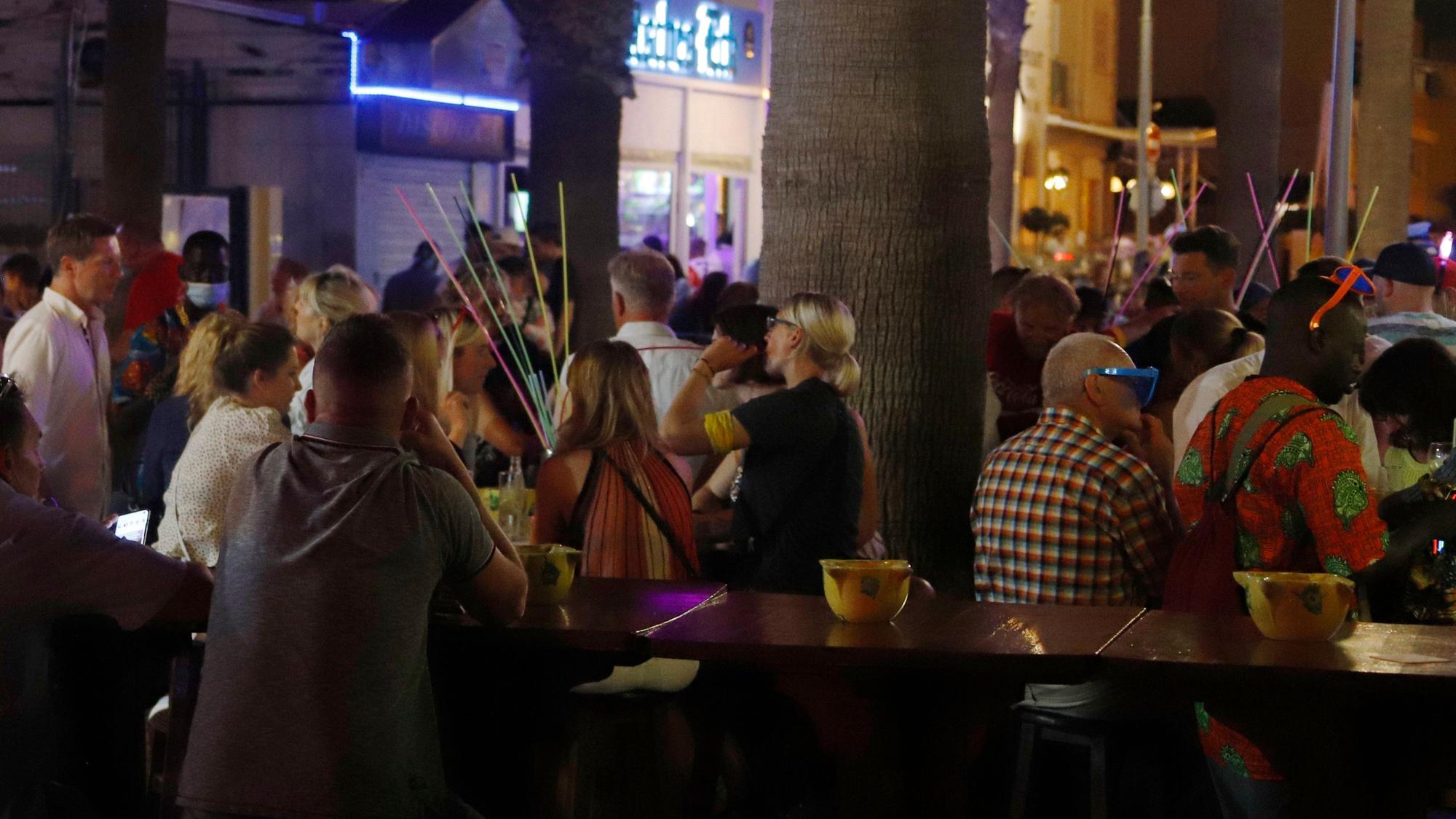 Vergewaltigung auf Mallorca: Ein Deutscher soll am Ballermann über eine Frau hergefallen sein. Unser Foto wurde 2020 an der Bierstraße am Ballermann aufgenommen.