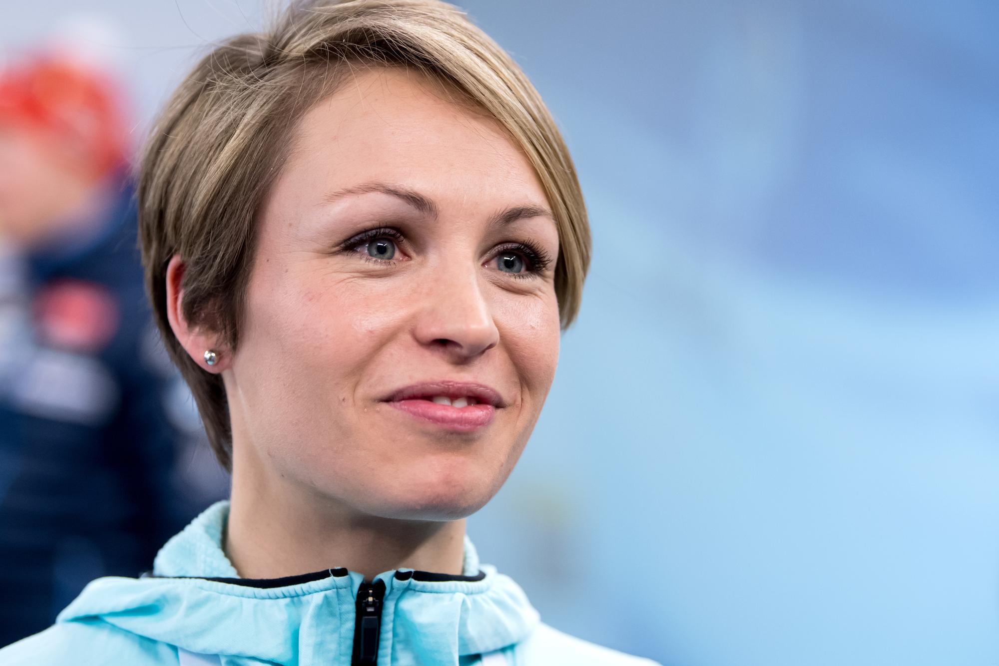Die ehemalige Biathletin Magdalena Neuner spricht während einer Pressekonferenz in Ruhpolding.
