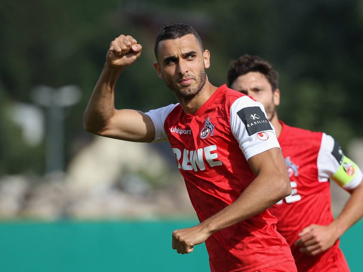 Ellyes Skhiri jubelt im DFB-Pokal gegen Carl Zeiss Jena für den 1. FC Köln.