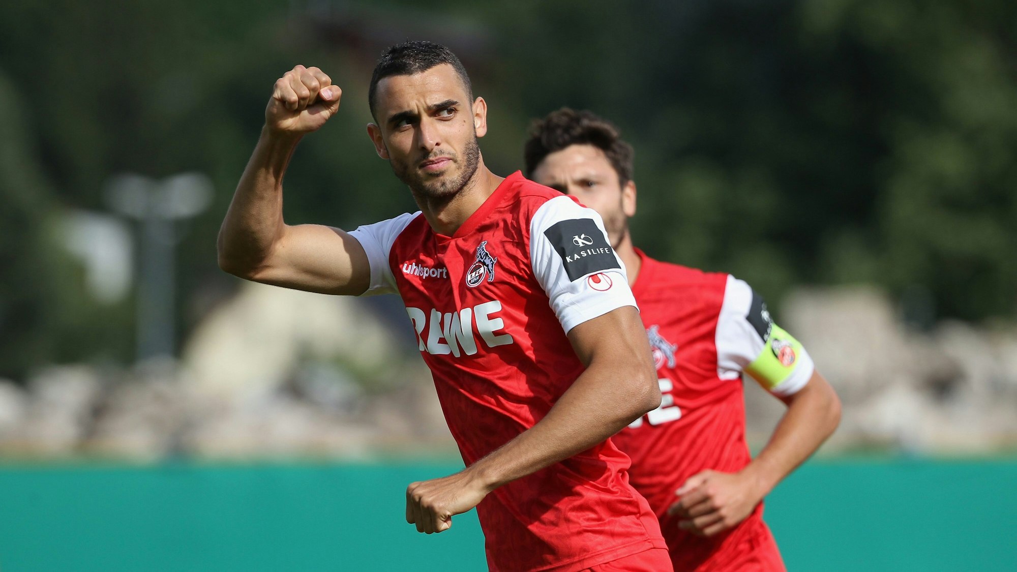 Ellyes Skhiri jubelt im DFB-Pokal gegen Carl Zeiss Jena für den 1. FC Köln.