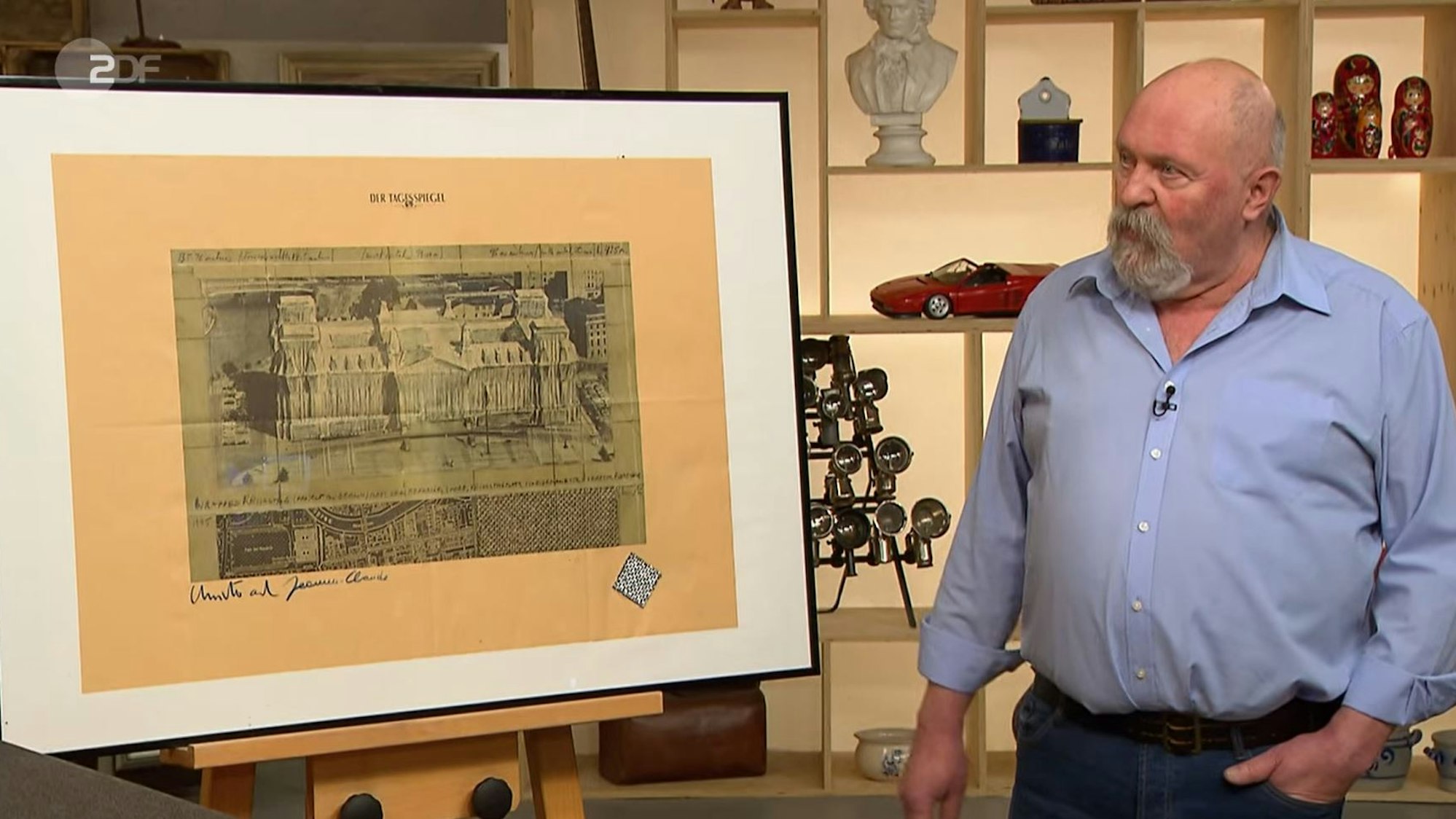 Hartmut Reitemeyer mit seinem Bild vom verhüllten Reichstag.