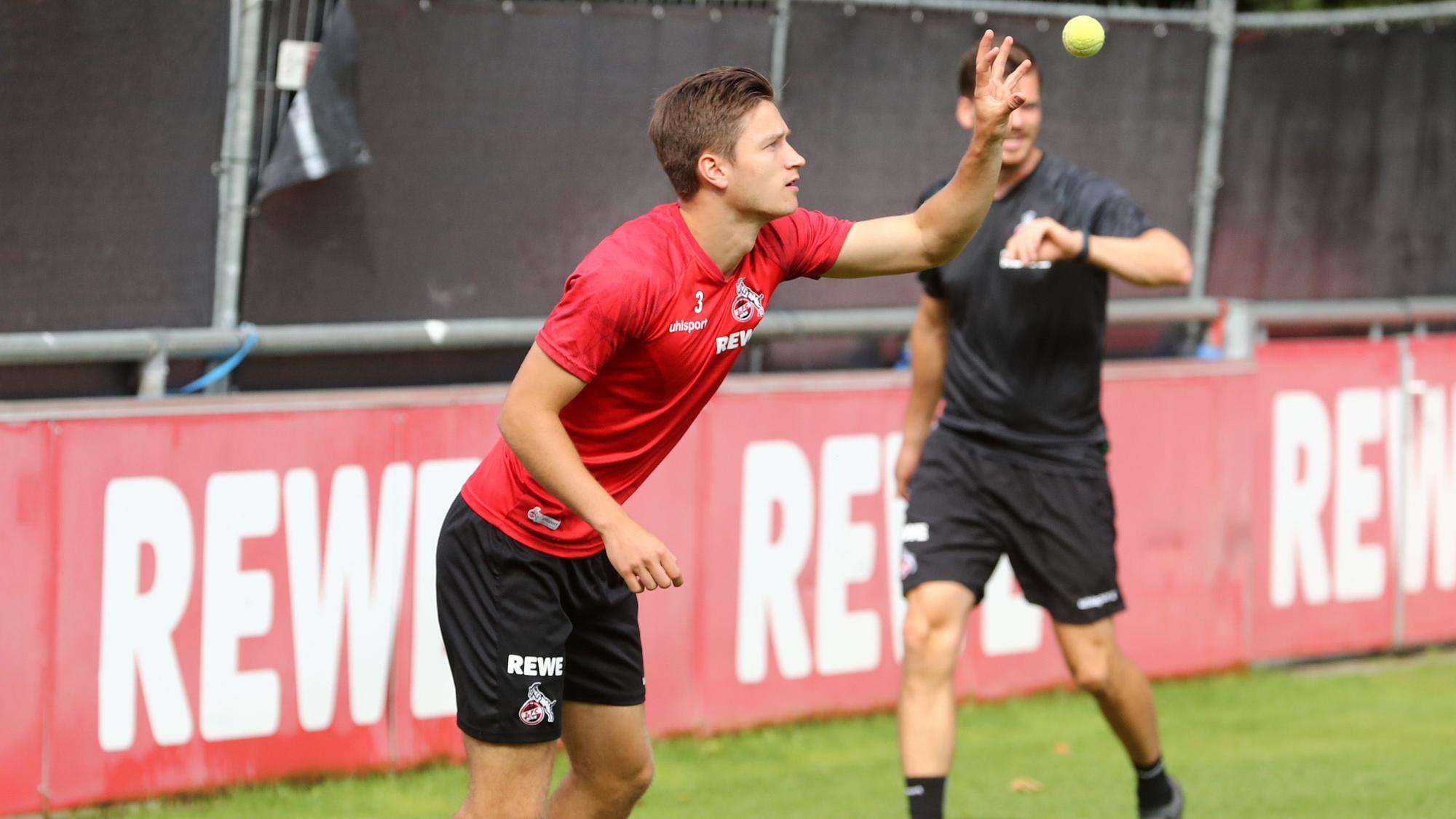Noah Katterbach trainiert beim 1. FC Köln.
