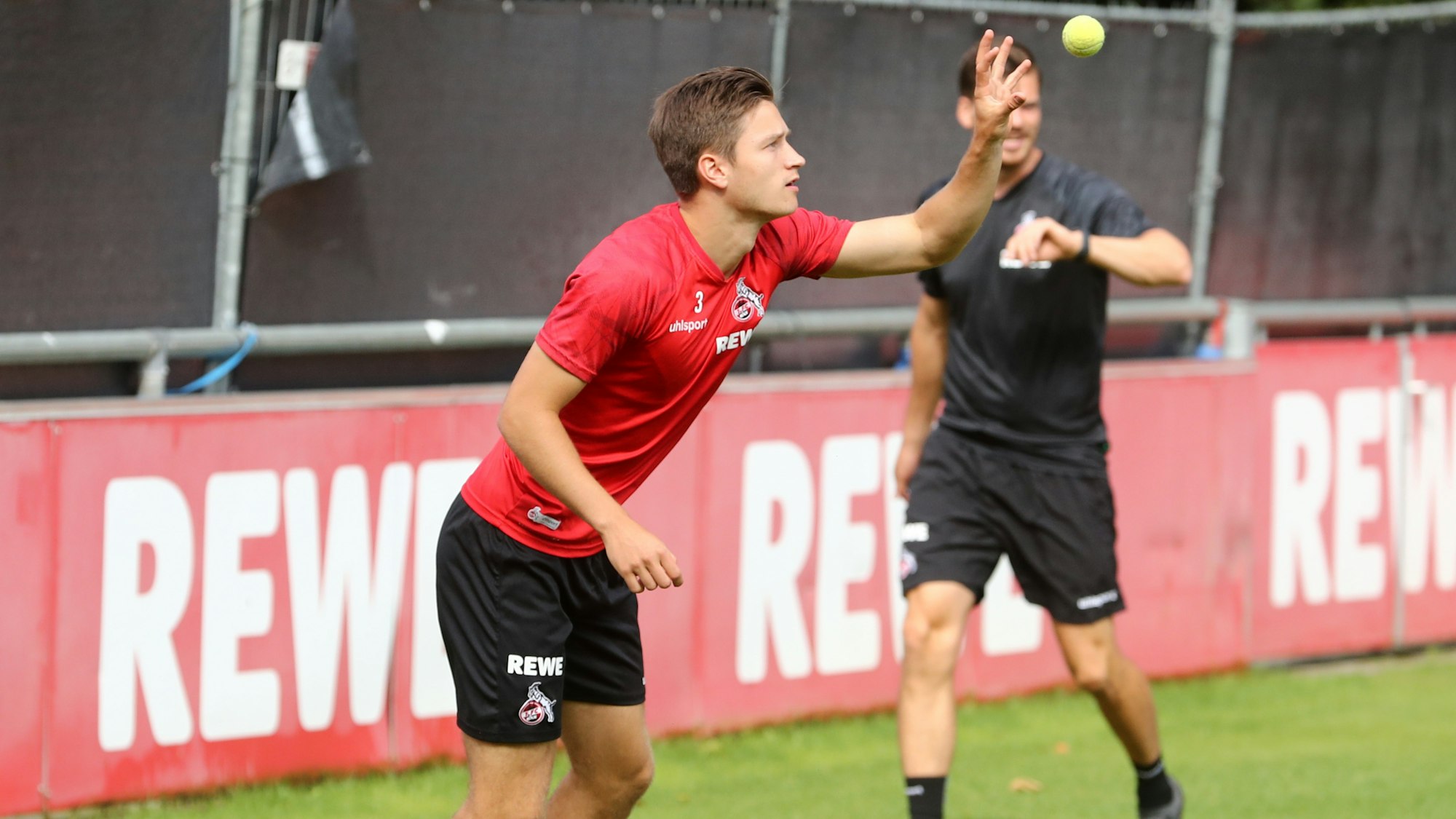 Noah Katterbach trainiert beim 1. FC Köln.