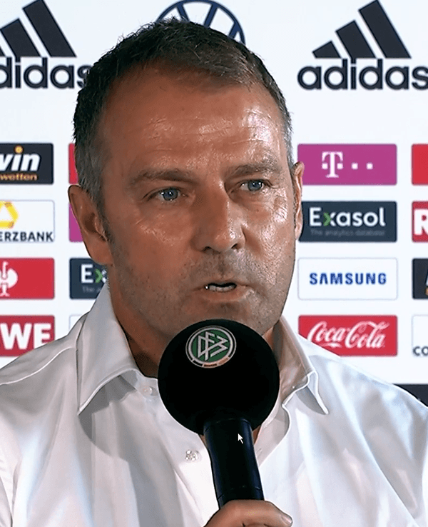 Hansi Flick gibt eine Pressekonferenz beim DFB.