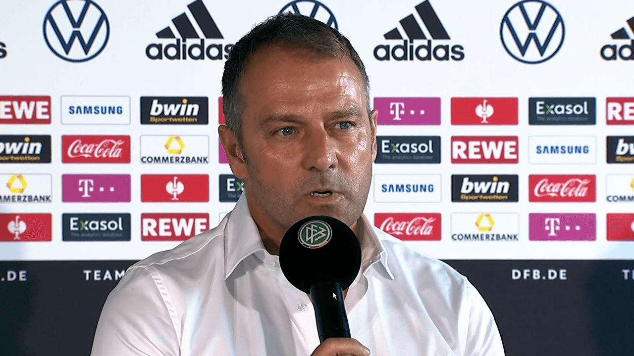 Hansi Flick gibt eine Pressekonferenz beim DFB.