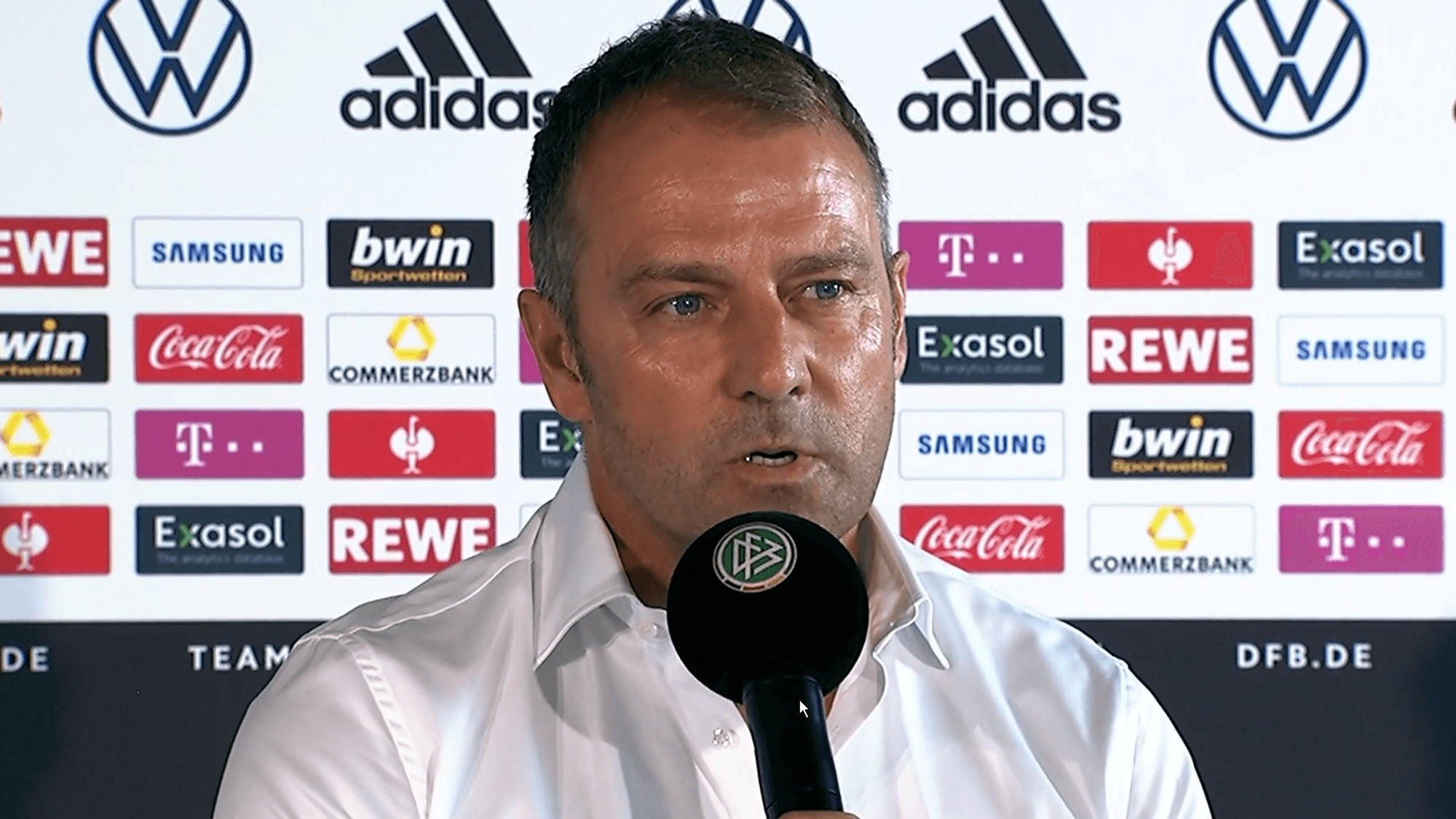 Hansi Flick gibt eine Pressekonferenz beim DFB.