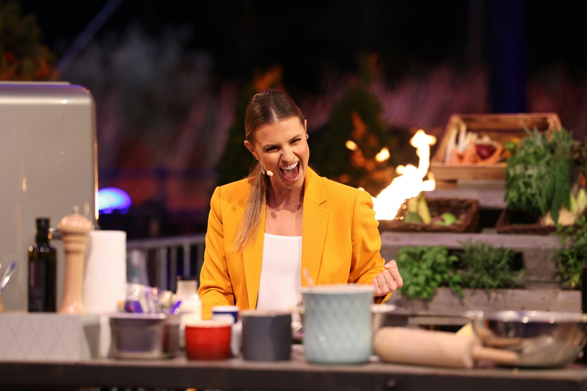 Laura Wontorra moderierte bei „Grill den Henssler“ am 8. August 2021 nicht nur, sie musste auch an den Herd.