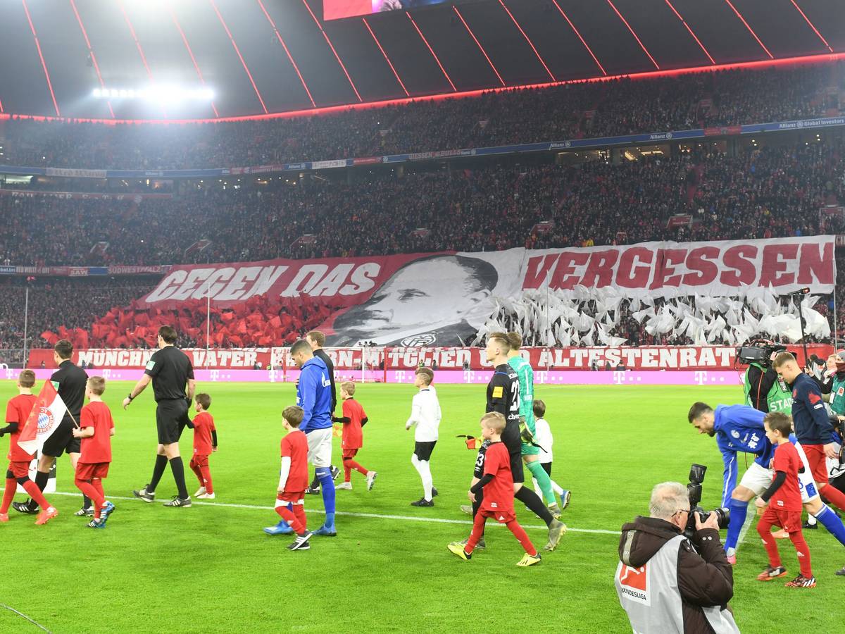 Ein Blick in die restlos ausverkaufte Münchner Allianz Arena.