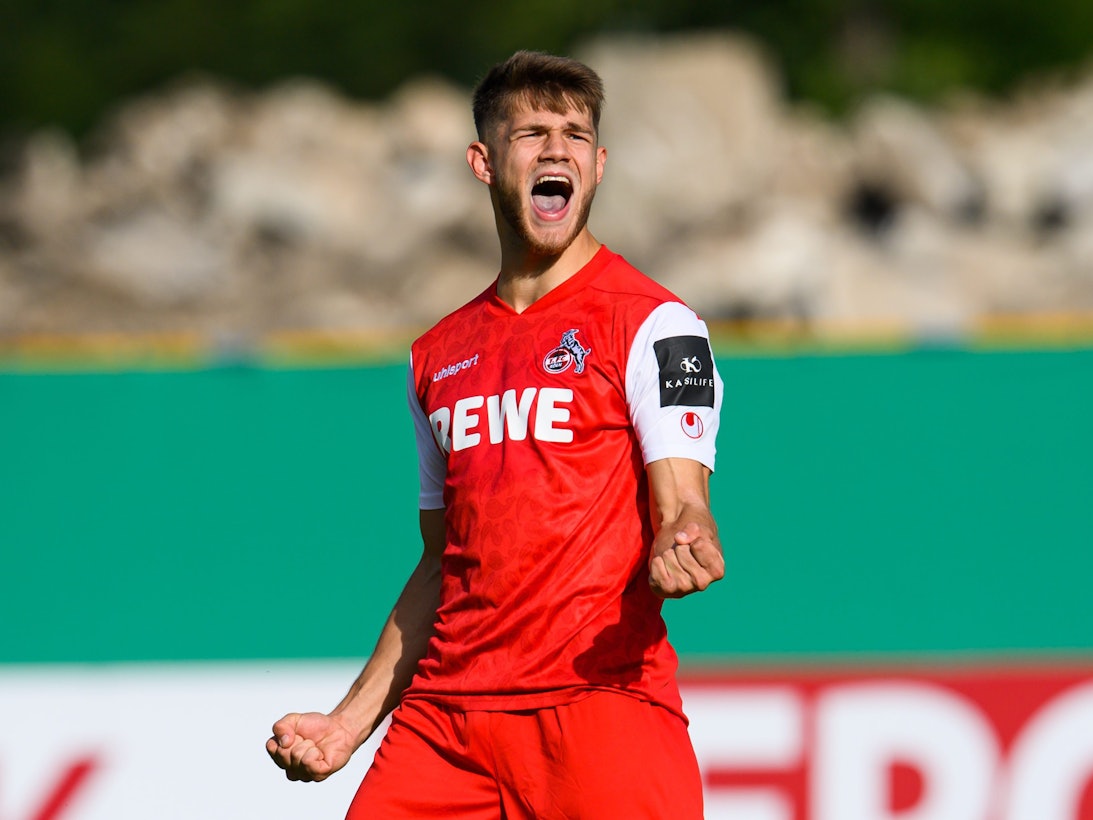 Kölns Jan Thielmann jubelt nach seinem verwandelten Elfmeter.