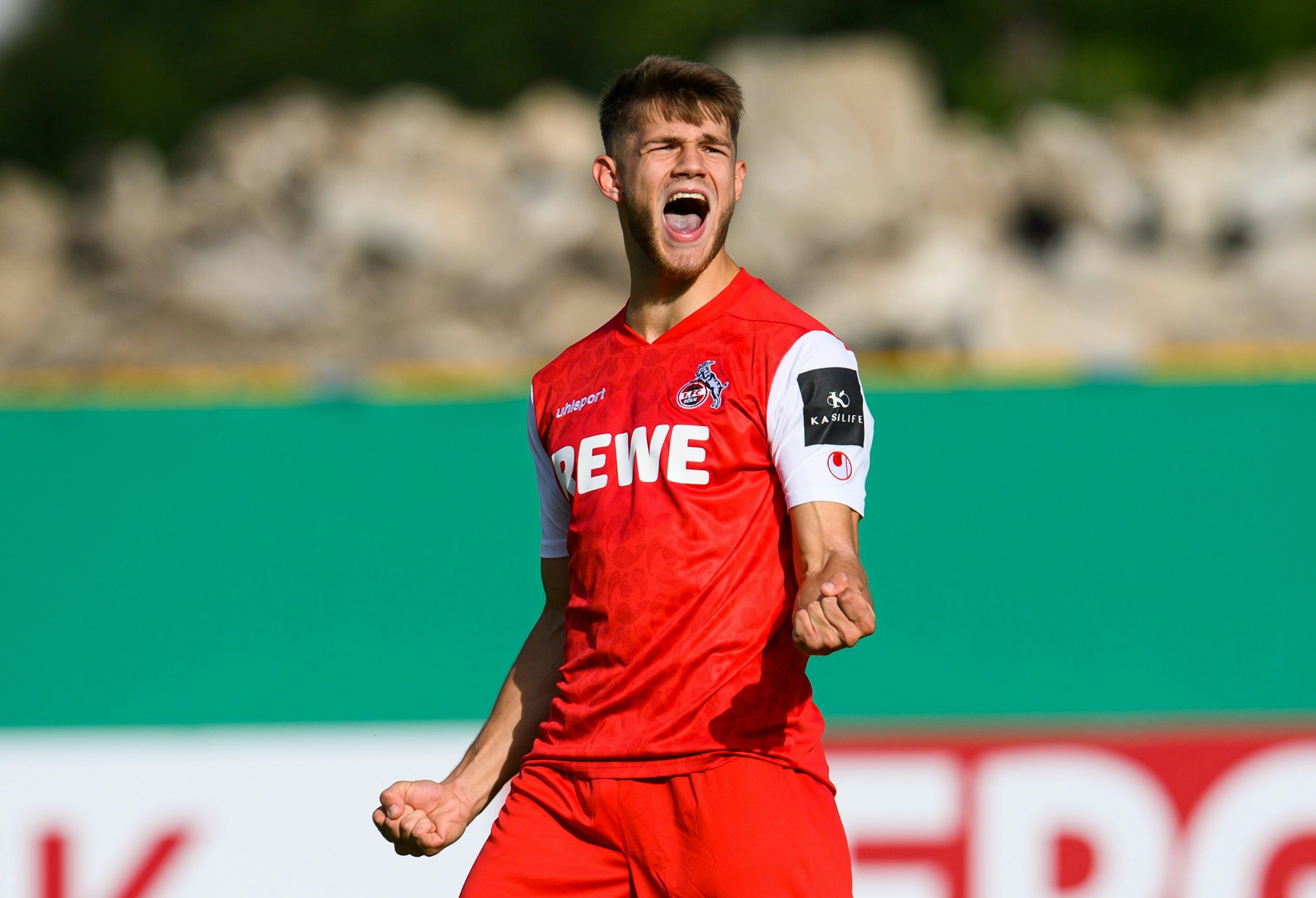 Kölns Jan Thielmann jubelt nach seinem verwandelten Elfmeter.