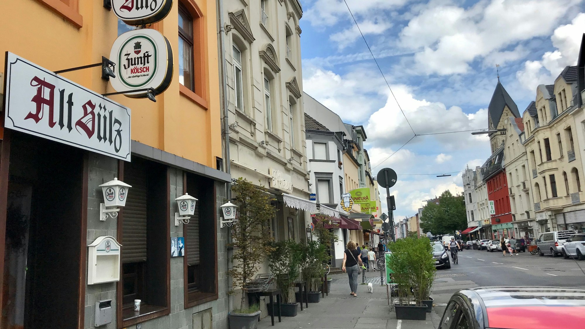 Die Kneipe „Alt Sülz“ auf der Berrenrather Straße in Köln.