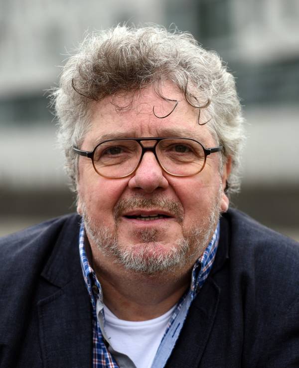 Der Schauspieler Michael Schanze steht am 17.10.2016 in Köln (Nordrhein-Westfalen) bei seinem Besuch im Schokoladenmuseum an einem Geländer.
