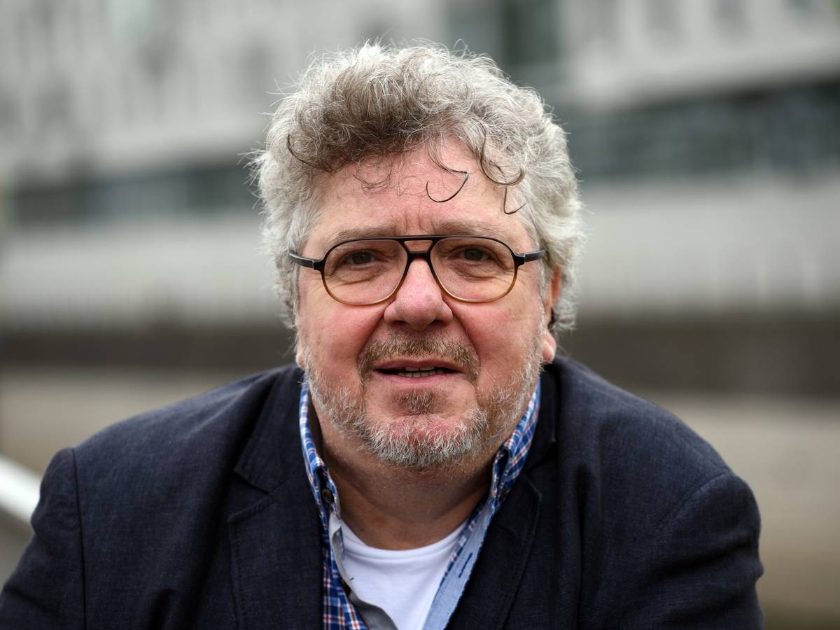Der Schauspieler Michael Schanze steht am 17.10.2016 in Köln (Nordrhein-Westfalen) bei seinem Besuch im Schokoladenmuseum an einem Geländer.