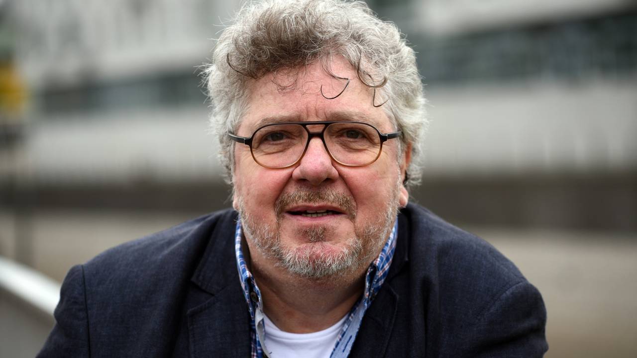 Der Schauspieler Michael Schanze steht am 17.10.2016 in Köln (Nordrhein-Westfalen) bei seinem Besuch im Schokoladenmuseum an einem Geländer.