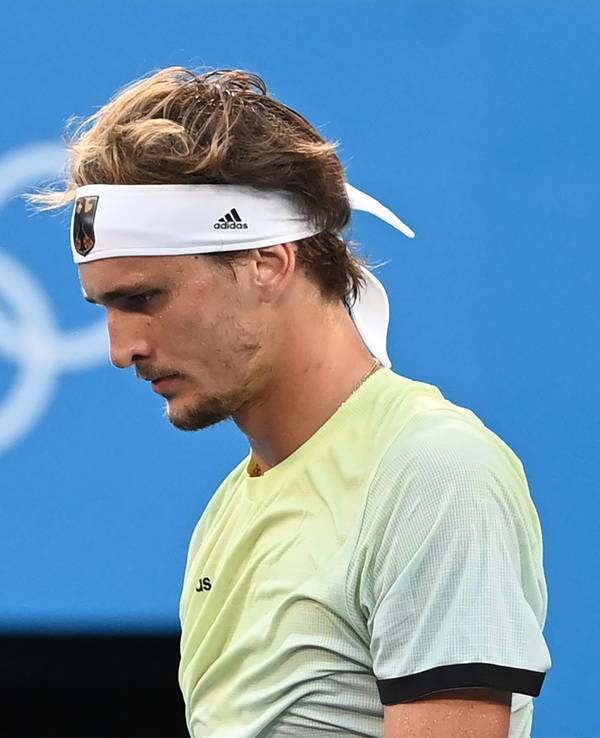 Alexander Zverev beim Olympia-Finale gegen Karen Abgarowitsch Chatschanow nach einem Ballwechsel.