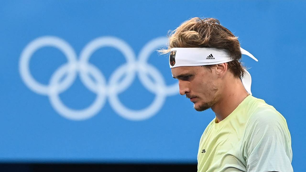 Alexander Zverev beim Olympia-Finale gegen Karen Abgarowitsch Chatschanow nach einem Ballwechsel.