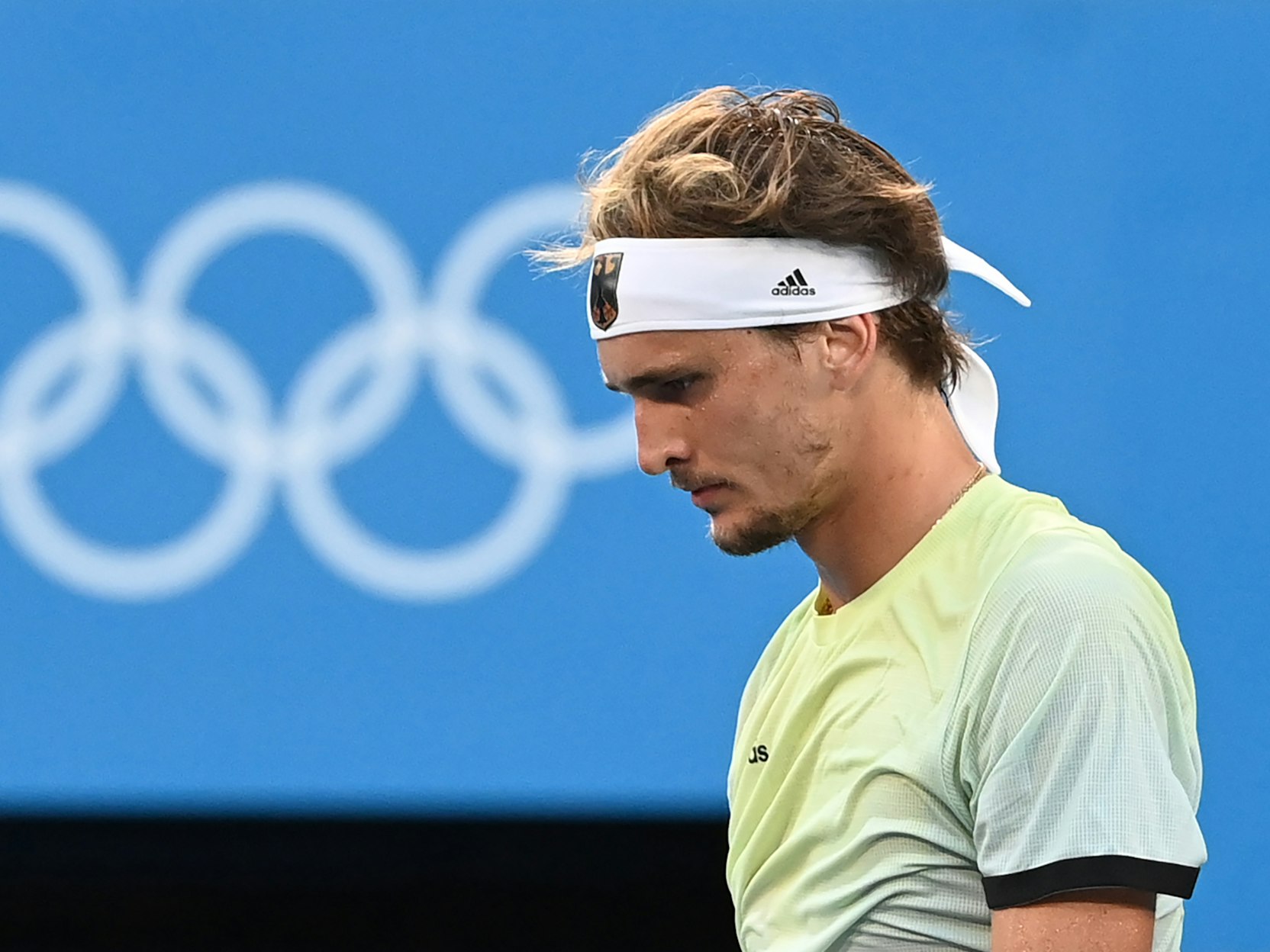 Alexander Zverev beim Olympia-Finale gegen Karen Abgarowitsch Chatschanow nach einem Ballwechsel.